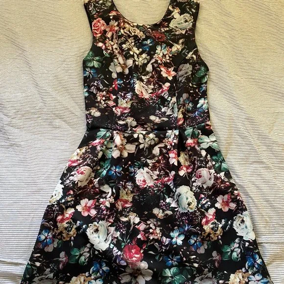 Dress - Picture 1 of 3